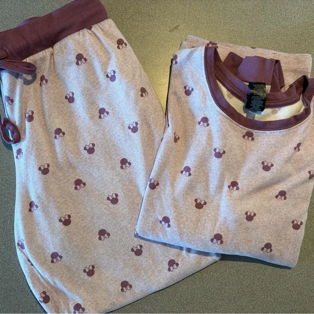 Disney Women’s Pajama Set with Purple‎ Minnie Mouse. Purple. Drawstring/pockets